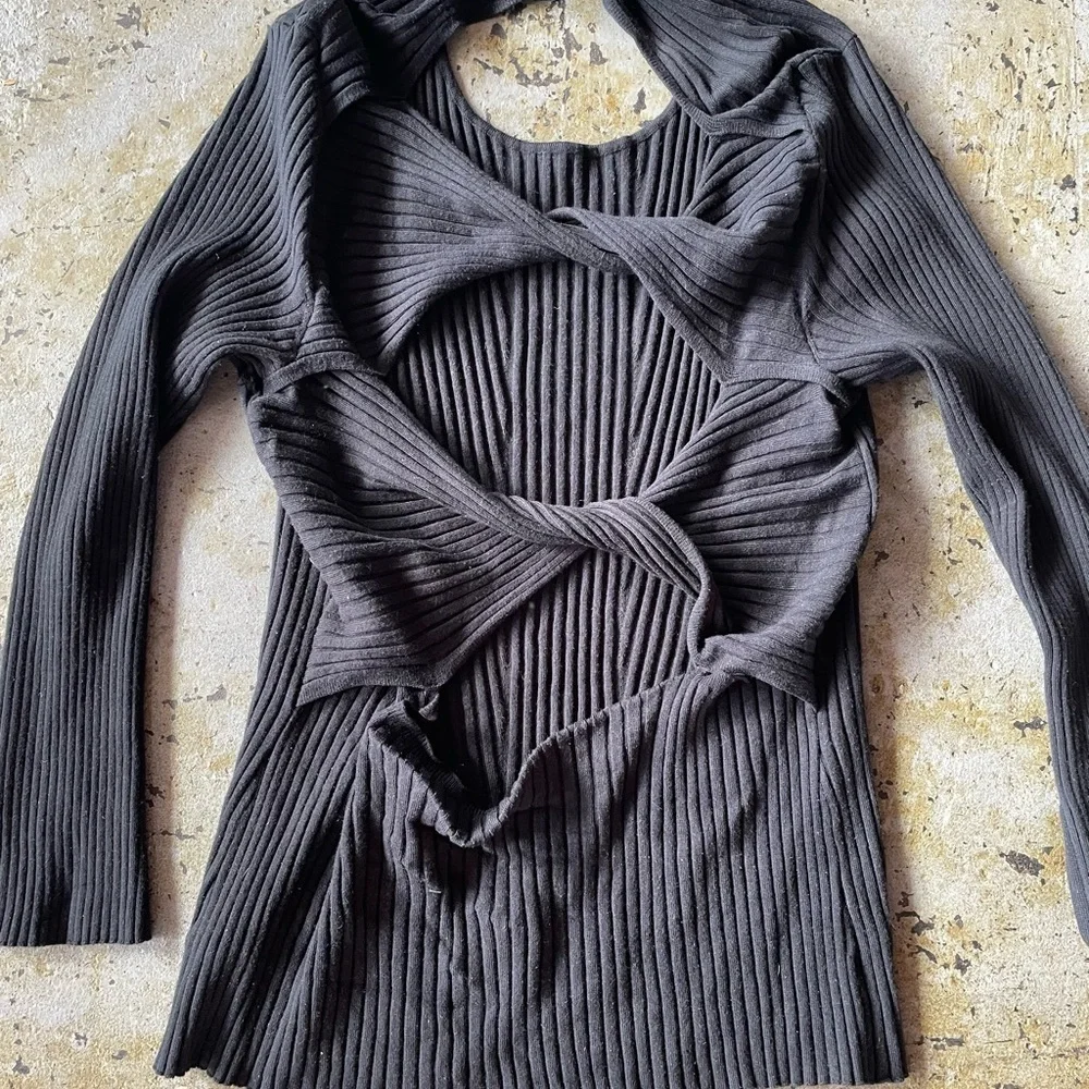 Future Collective Women’s Pullover Black Long Sleeve Cut Out Back Plus Size 1XL